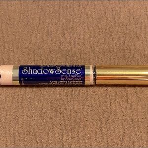 Senegence creme to powder shadow sense NWOT ( sealed)
